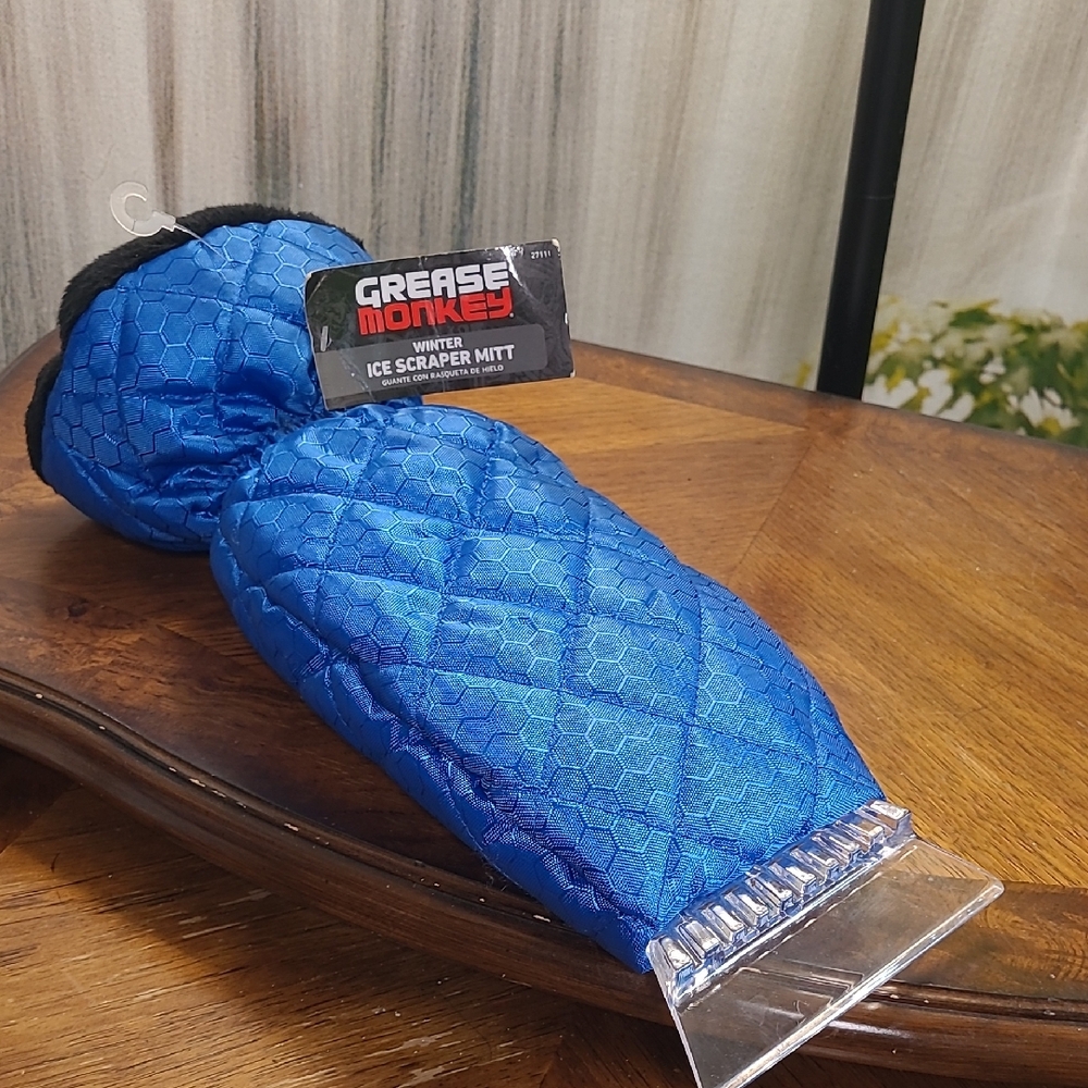 New with tags! Grease Monkey Blue Ice Outdoor Window Scraper Mitt